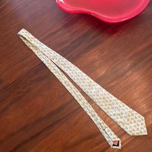 Vineyard Vines boys tie.  Lobster pattern.